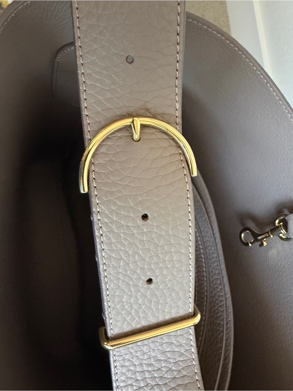 Cuyana Pebbled Leather Oversized Linea Shoulder Tote Bag fits Laptop in Sleeve - Picture 4 of 12